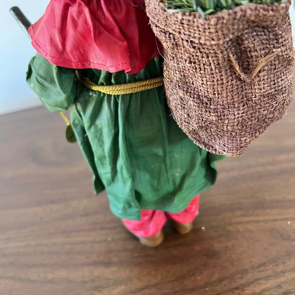 Possible Dreams Clothtique Original Santa Figurine Green Robe Red Hood Wreath